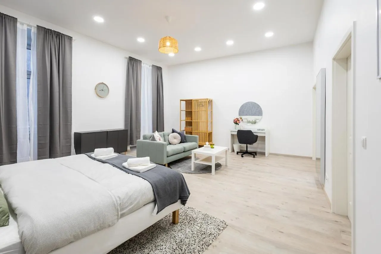 Family Deluxe A Stone Throw From The City Centre And Danube Vienna Apartment