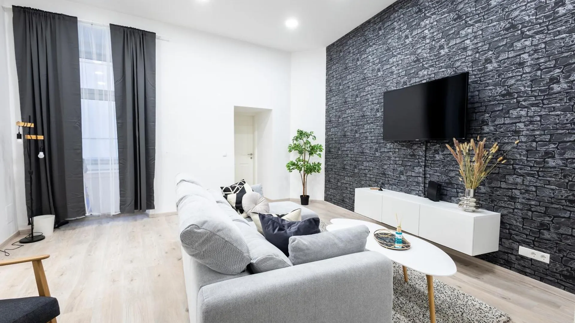 Family Deluxe A Stone Throw From The City Centre And Danube Vienna Austria