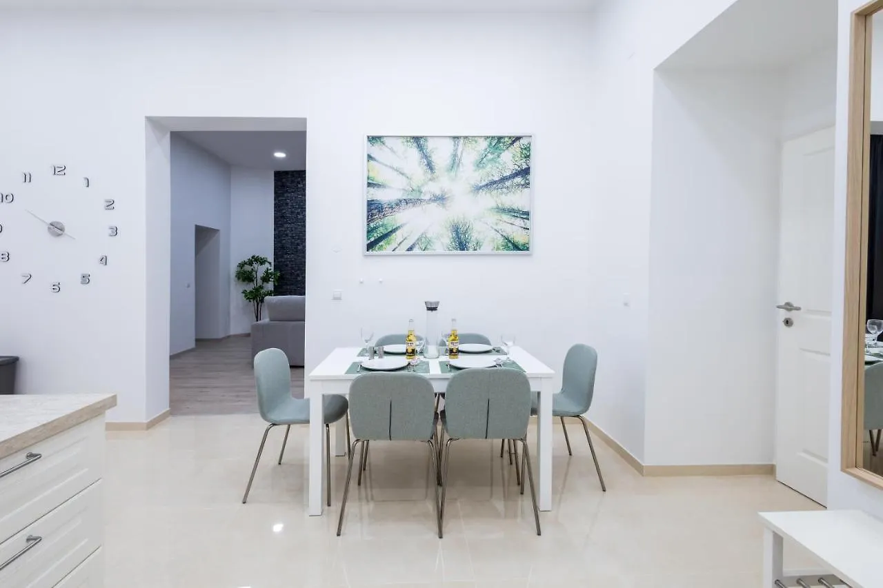 Family Deluxe A Stone Throw From The City Centre And Danube Vienna Austria