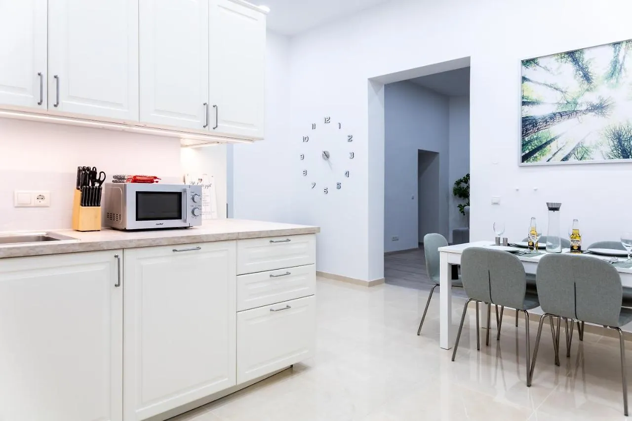 Family Deluxe A Stone Throw From The City Centre And Danube Vienna Apartment