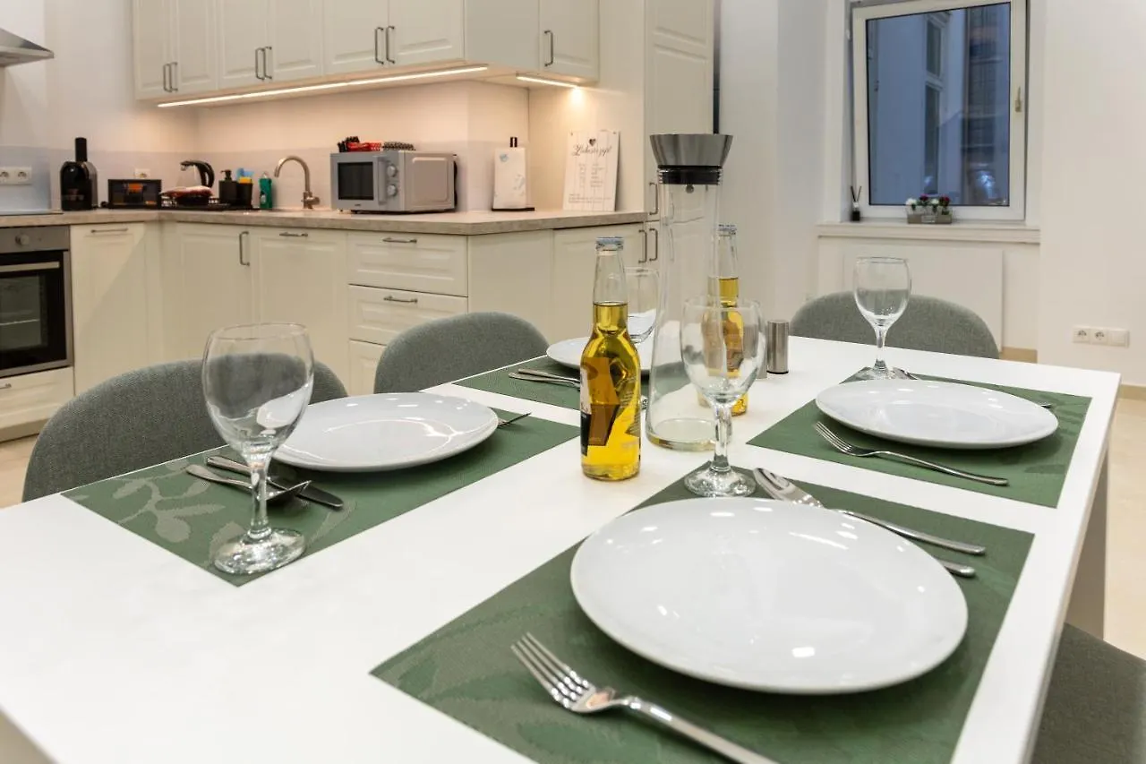 Family Deluxe A Stone Throw From The City Centre And Danube Vienna Apartment