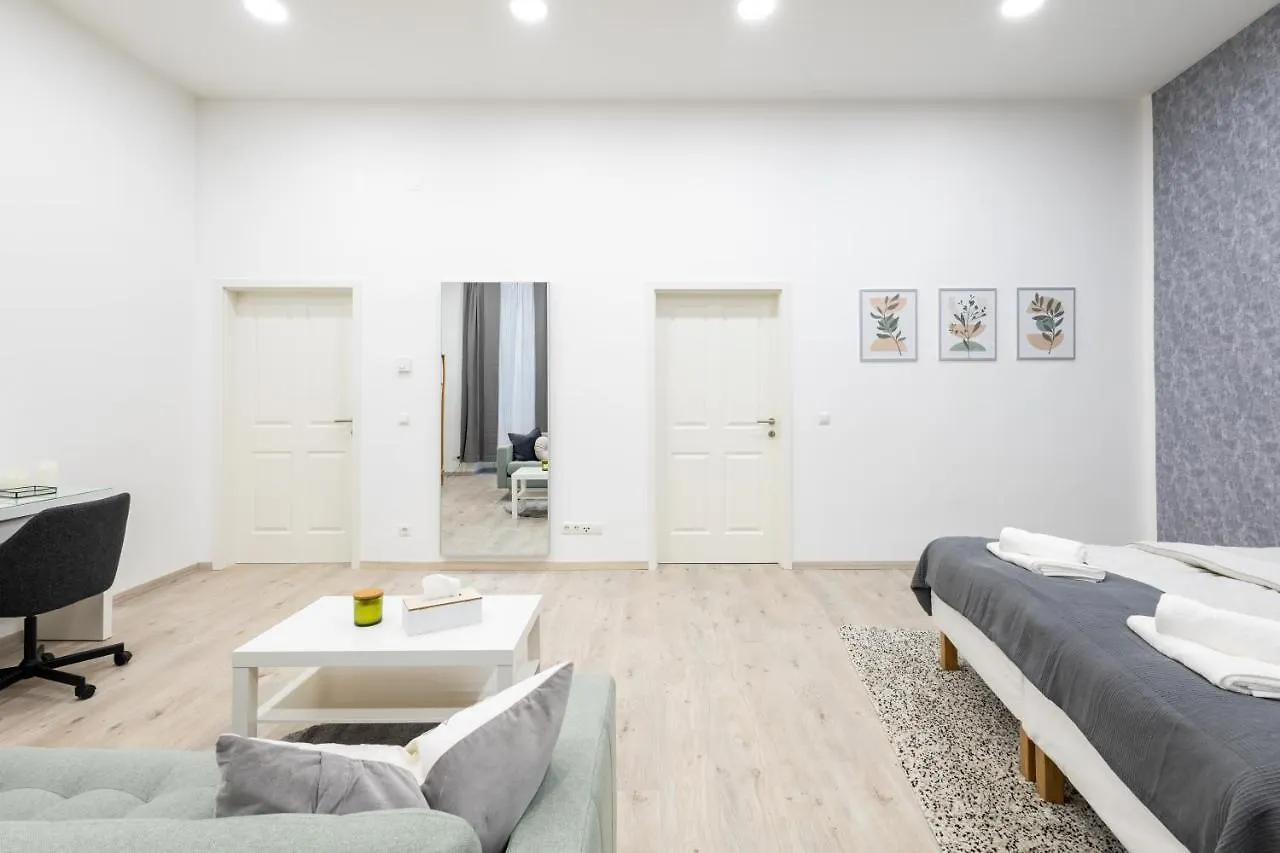 Family Deluxe A Stone Throw From The City Centre And Danube Vienna Apartment